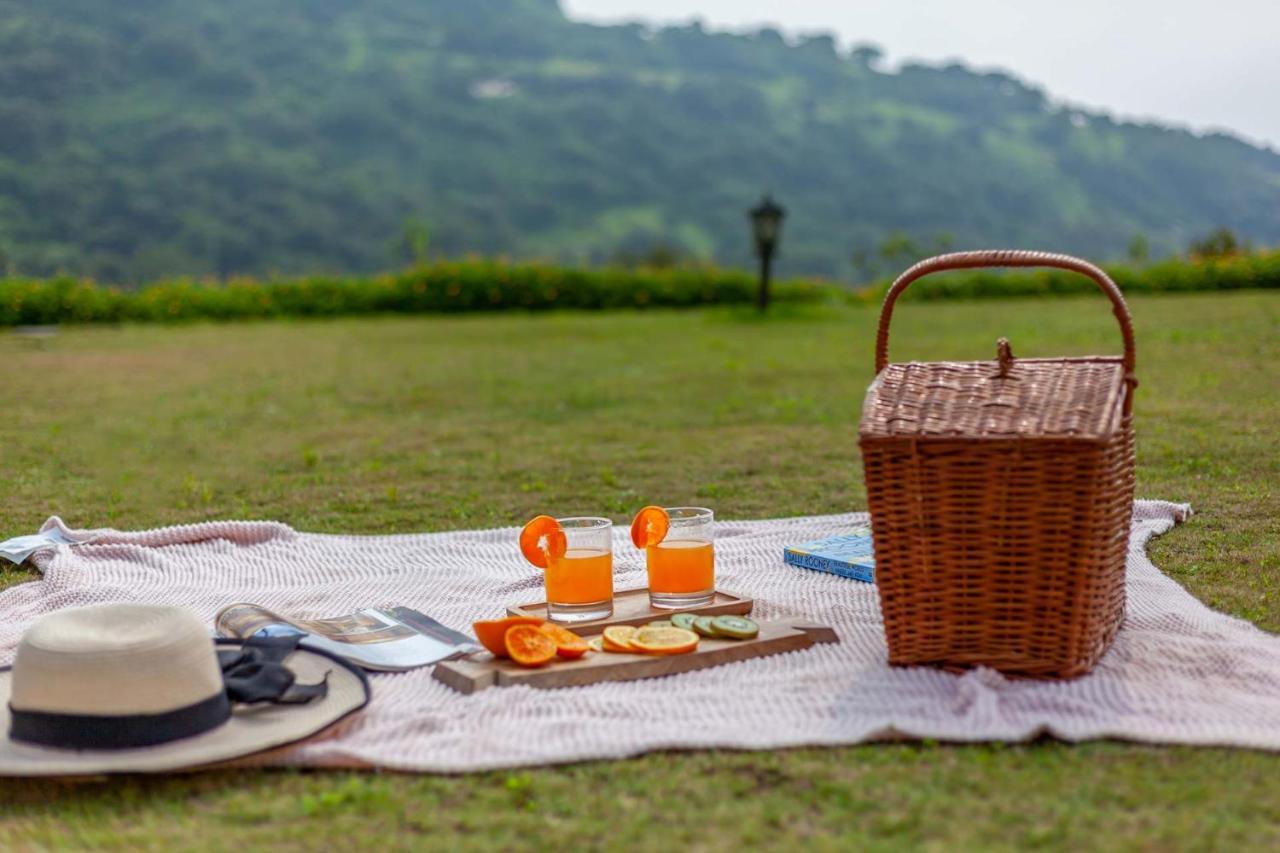 Stayvista'S Shivom Villa 12 - A Serene Escape With Views Of The Valley And Lake Lonavala Eksteriør bilde